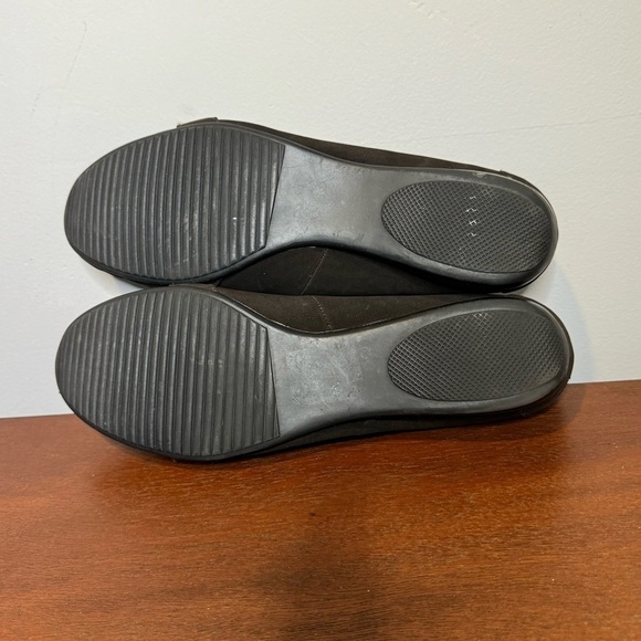 Life stride brown vegan suede loafers with buckle accent size 11 - Picture 4 of 8